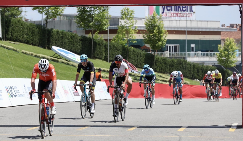 tour-of-heyecani-sakaryada-suruyor-podyumda-2-turk-pedalyxpxuwt2oe