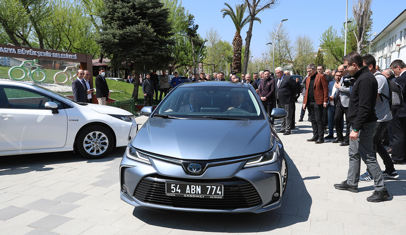 toyota-dan-buyuksehir-e-2-hybrid-otomobilqvloexfvsk