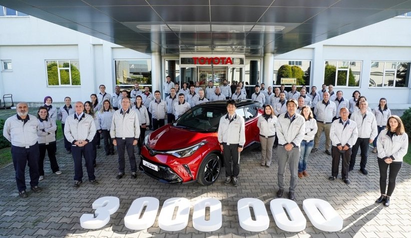 Toyota Sakarya'da 3 milyonuncu aracı banttan indirdi