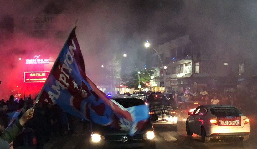 Trabzonsporlu taraftarlardan şampiyonluk turu