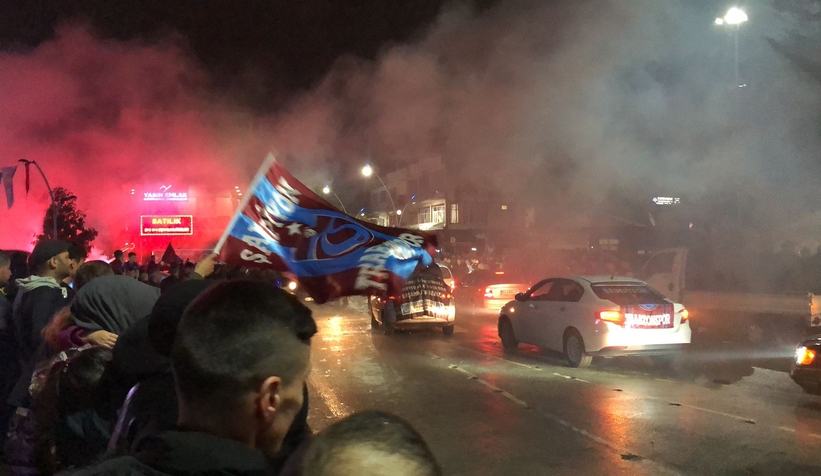 Trabzonsporlu taraftarlardan şampiyonluk turu