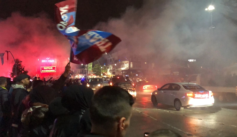 Trabzonsporlu taraftarlardan şampiyonluk turu