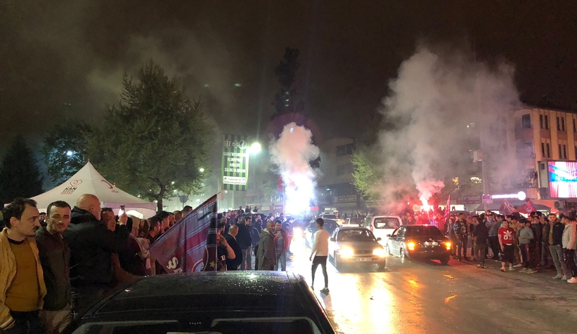 Trabzonsporlu taraftarlardan şampiyonluk turu