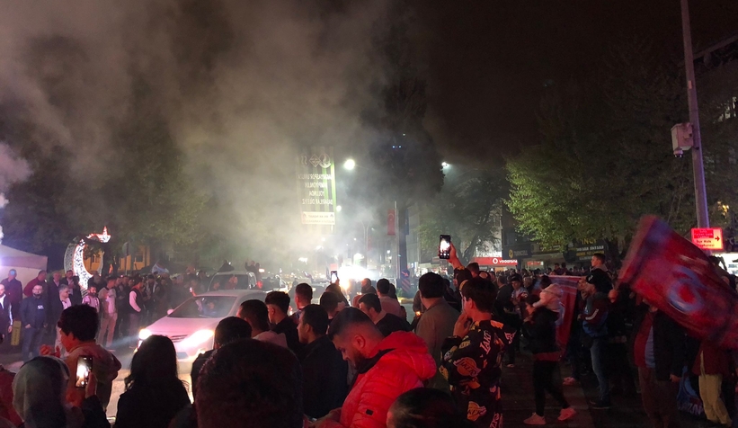 Trabzonsporlu taraftarlardan şampiyonluk turu