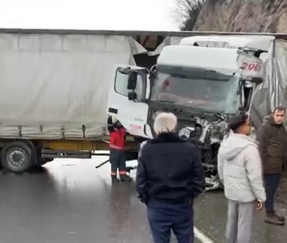 trafigi-kilitleyen-kazaq1zuzjgwoe