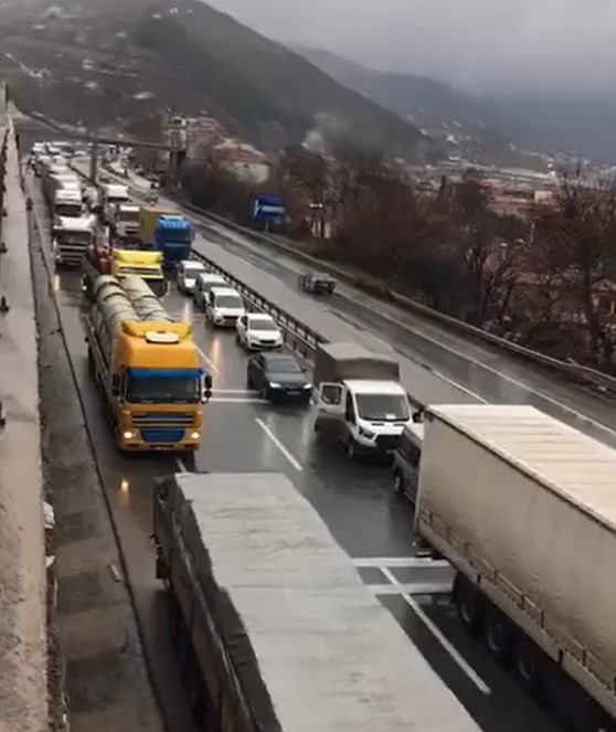 trafigi-kilitleyen-kazaq1zuzjgwoe