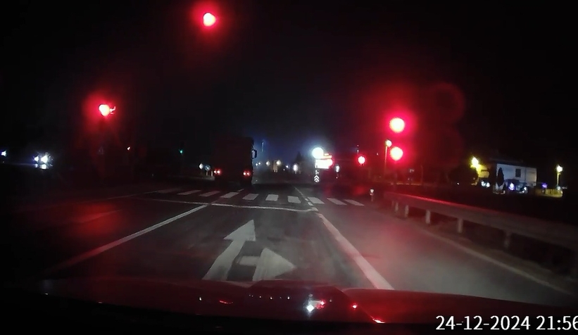 Trafik canavaları kamerada peş peşe kırmızıda geçtiler