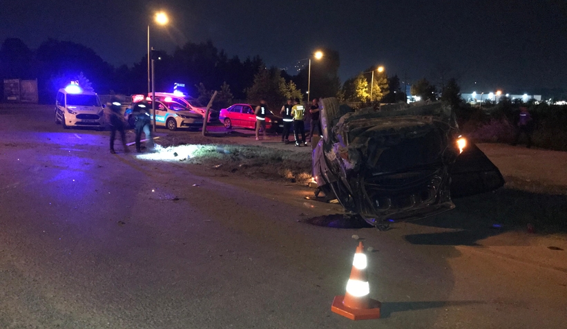trafik-isiklarina-carpip-takla-attieulwqxo5td