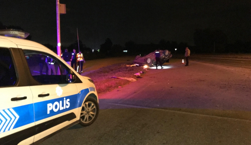 trafik-isiklarina-carpip-takla-attieulwqxo5td