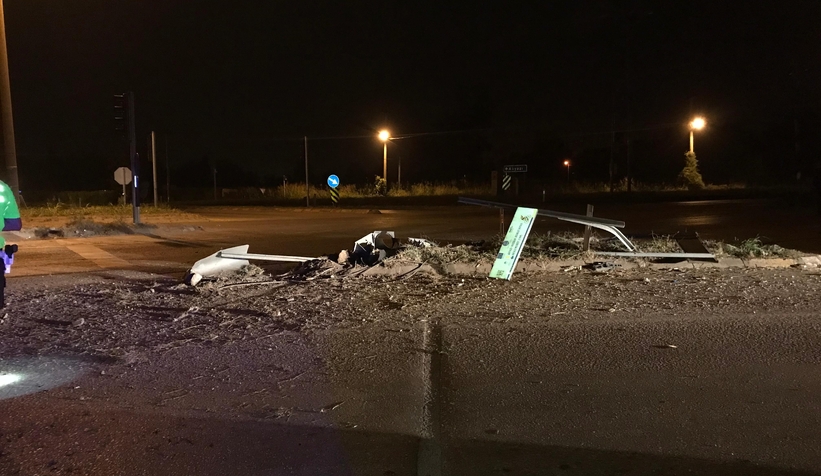 trafik-isiklarina-carpip-takla-attieulwqxo5td