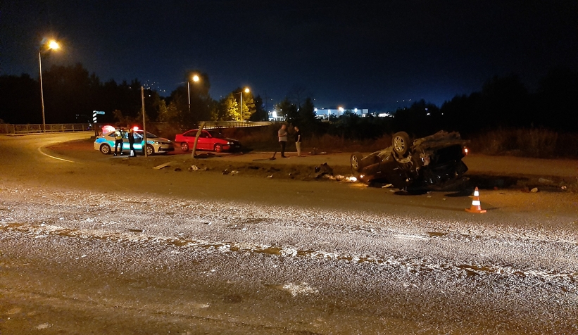trafik-isiklarina-carpip-takla-attieulwqxo5td