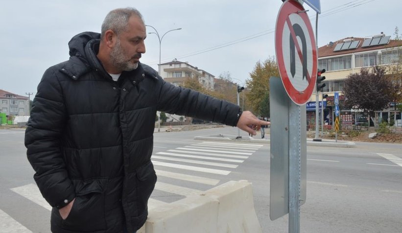 Trafik levhasına çarptı, alnına 7 dikiş atıldı
