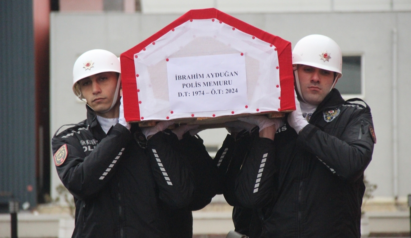 Trafik polisine son veda: Babasını beresiyle uğurladı