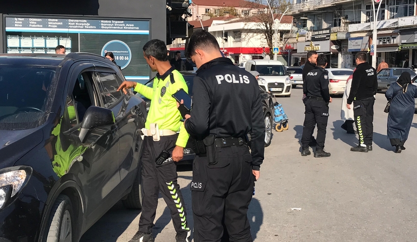 trafik-polislerinden-cam-filmi-kontroluq1ridklhvj
