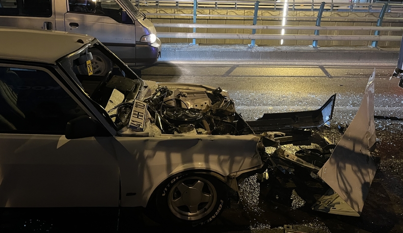 Trafikte maganda dehşeti: 3 araca çarptı, kaçarken kaza yaptı