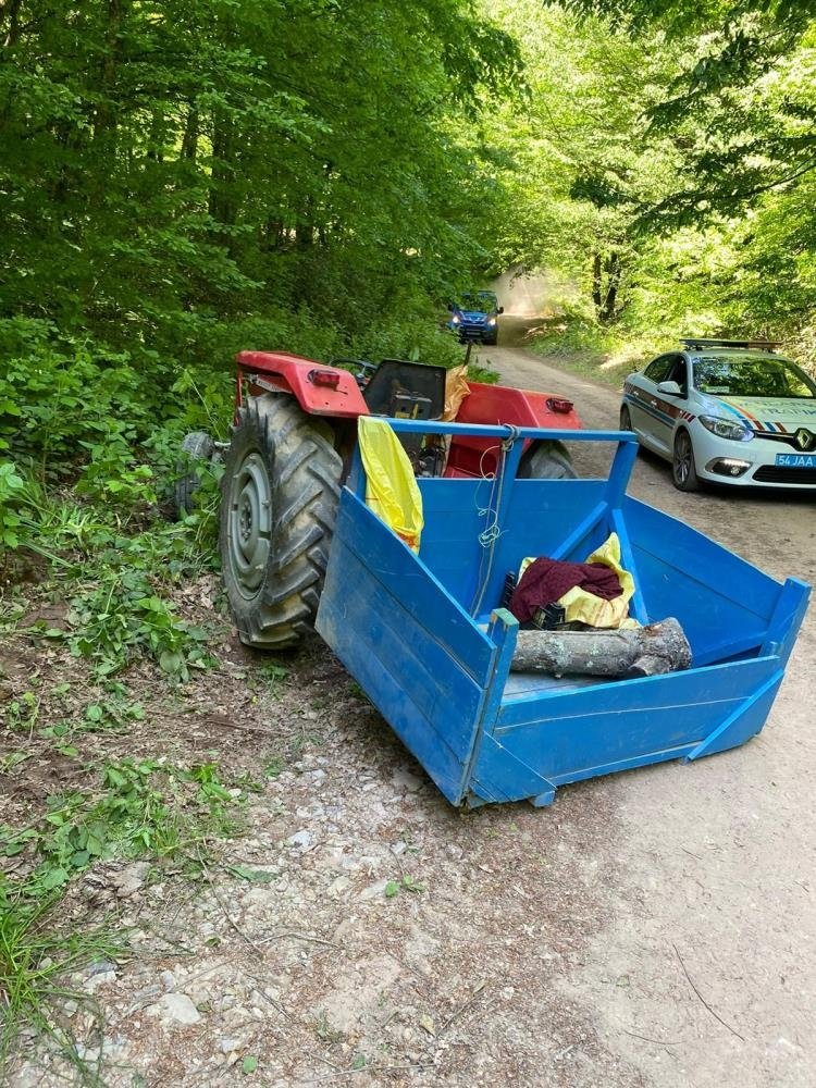 Traktör altında can verdi