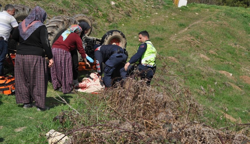 Traktör devrildi: Dede öldü, torunu yaralandı