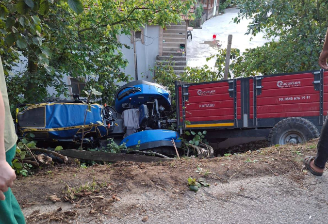 Traktör ile çarpışan motosikletli ağır yaralandı