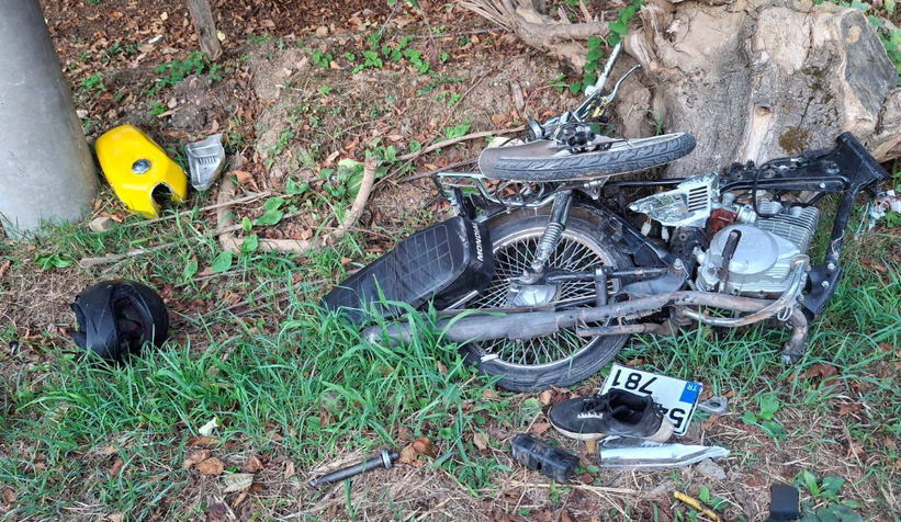 Traktör ile çarpışan motosikletli ağır yaralandı