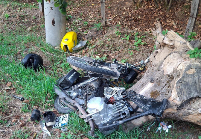 Traktör ile çarpışan motosikletli ağır yaralandı