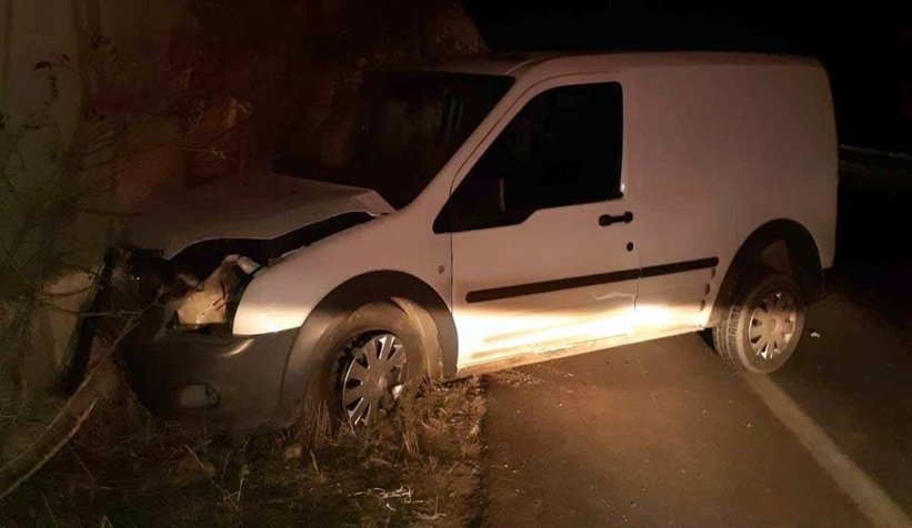 traktor-ile-hafif-ticari-arac-carpisti-2-yaralirefrshj1ed