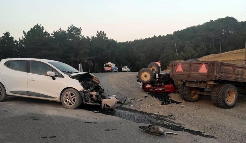 Traktör ile otomobil çarpıştı: 1 ölü, 2 yaralı