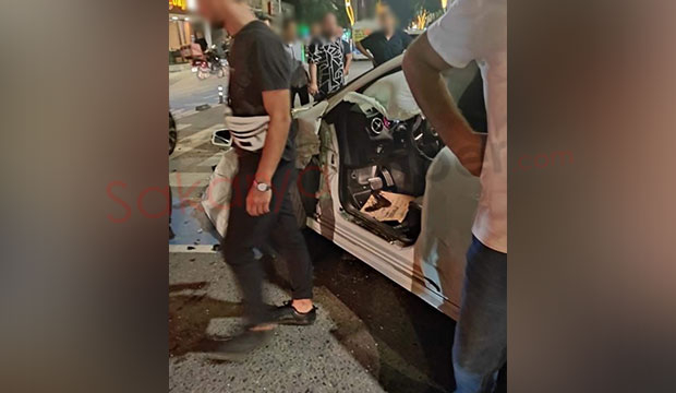 Traktörle çarpışan otomobilde büyük hasar oluştu