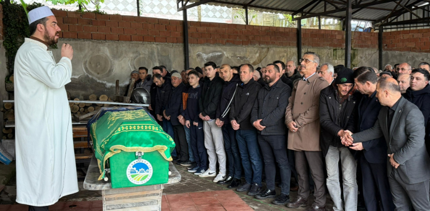 traktorun-altinda-kalan-aysima-topraga-verildic2lsblpndk
