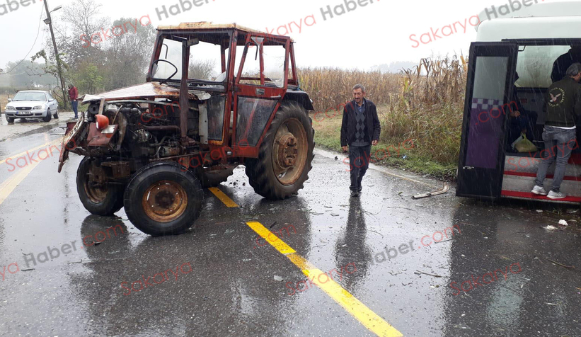 traktorun-carptigi-otobuste-dehset-anlari-kameradar0lbrk1tv3