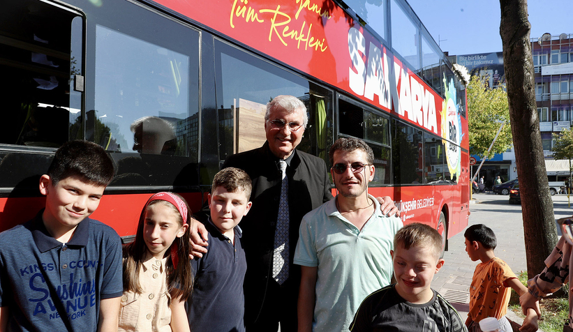 Turizm otobüsüyle şehir turu: Unutamayacakları bir gün yaşadılar