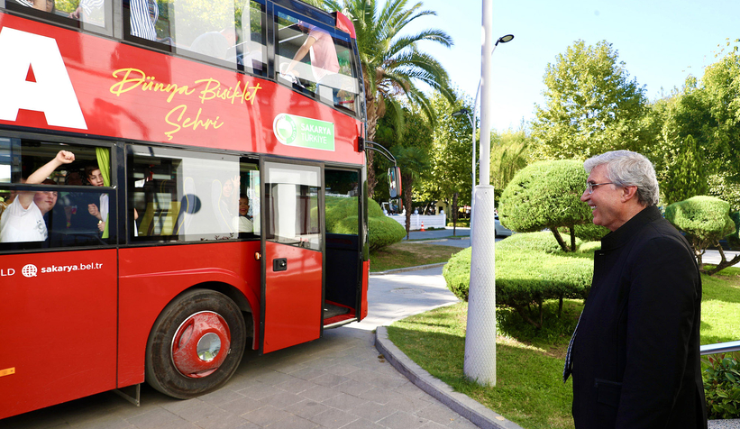 Turizm otobüsüyle şehir turu: Unutamayacakları bir gün yaşadılar