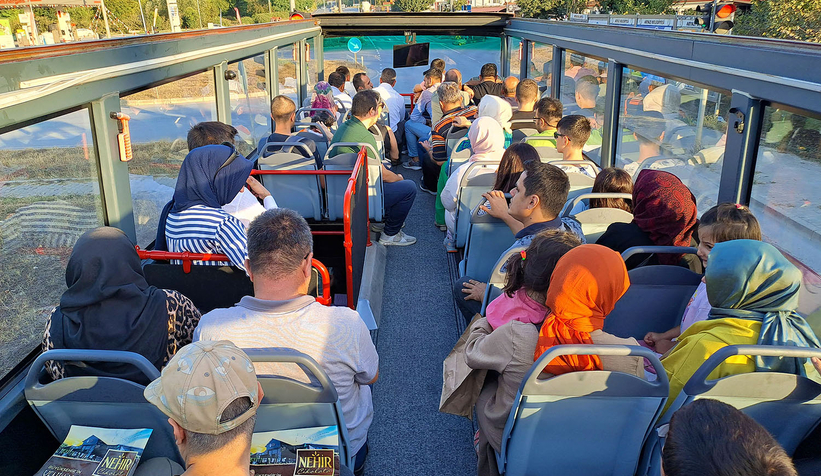 Turizm otobüsüyle şehir turu: Unutamayacakları bir gün yaşadılar