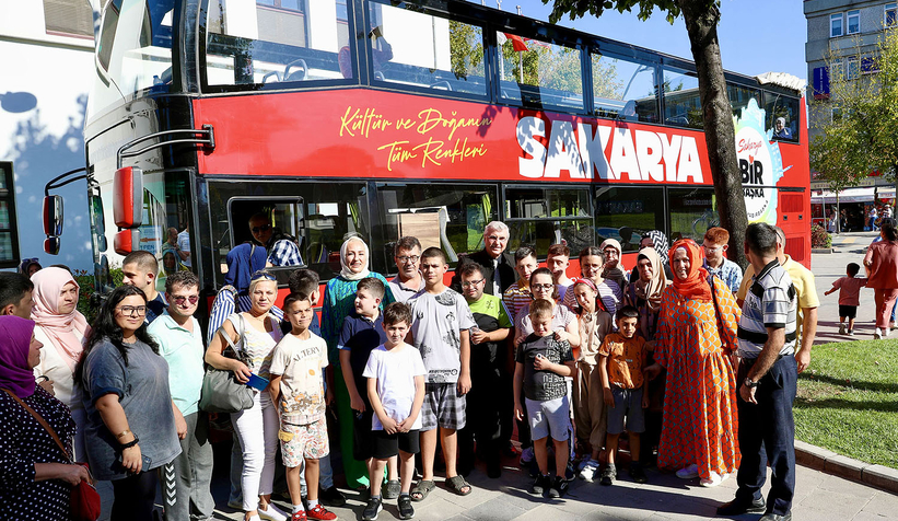 Turizm otobüsüyle şehir turu: Unutamayacakları bir gün yaşadılar