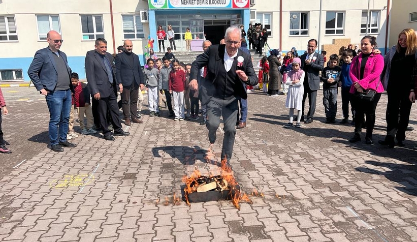 turk-dunyasi-ve-topluluklari-haftasi-serdivan-da-kutlandituzuk3hwsm