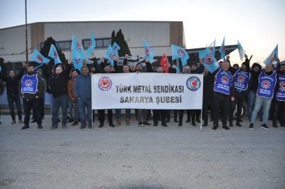 turk-metal-asas-onunde-sendikalasma-eylemi-yaptick1yeefzq1
