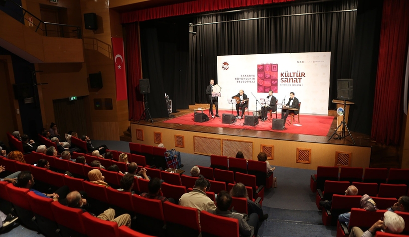 Türk müziği konseri sanatseverleri mest etti