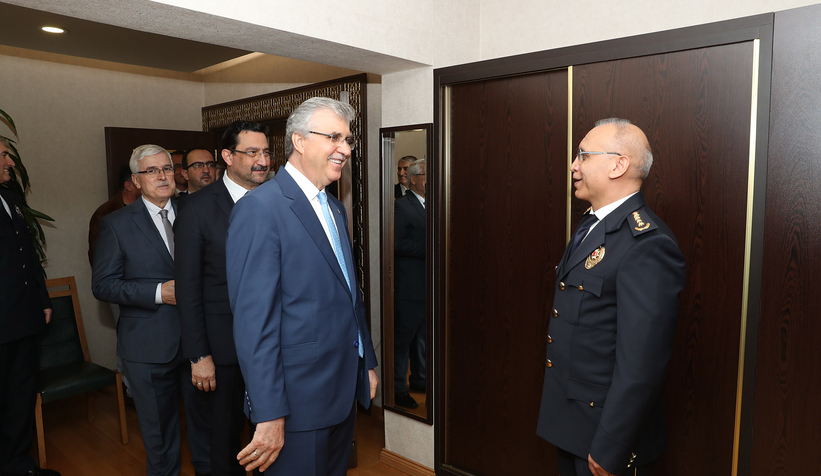 turk-polisi-ne-sukran-borcluyuzr01tqmtzum