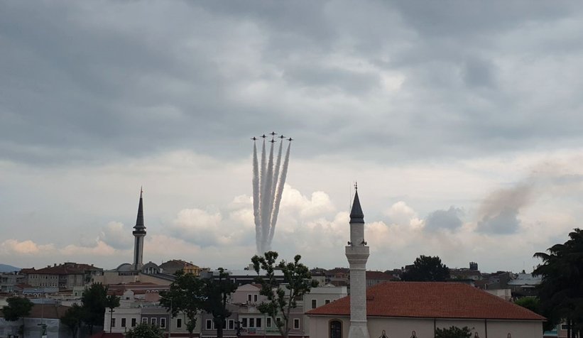 Türk Yıldızları'ndan Adapazarı için nefes kesen gösteri