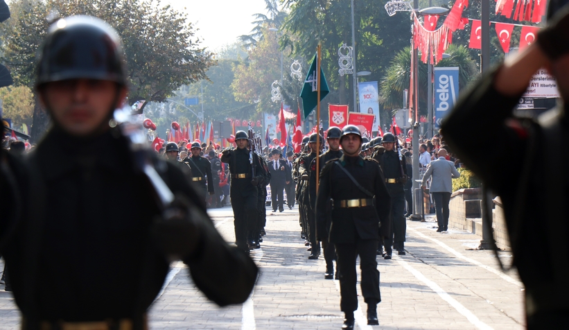 Türkiye Cumhuriyeti'nin kuruluşunun 100. yıl dönümü Sakarya'da törenle kutlandı.