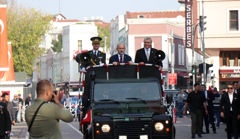 Türkiye Cumhuriyeti'nin kuruluşunun 100. yıl dönümü Sakarya'da törenle kutlandı.