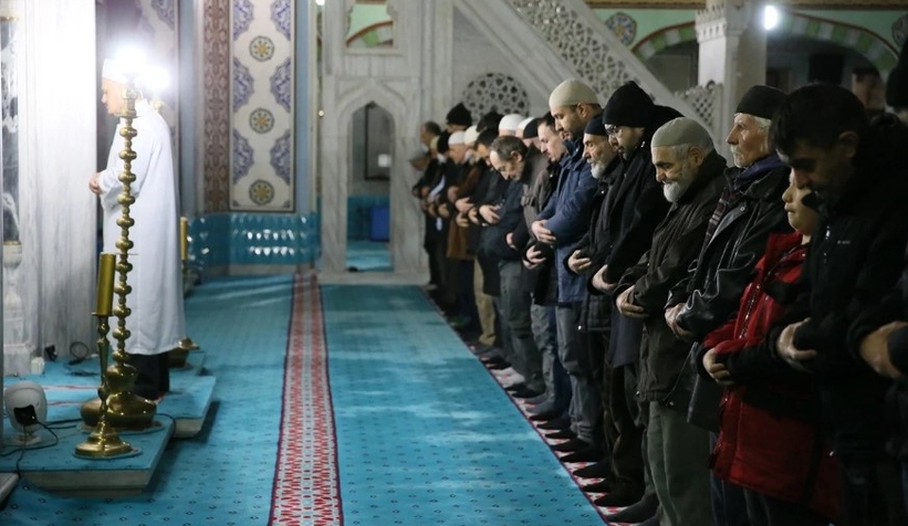 turkiye-sehitler-icin-ellerini-semaya-acti-yurdun-dort-bir-yaninda-sabah-namazidhpiwhyzog