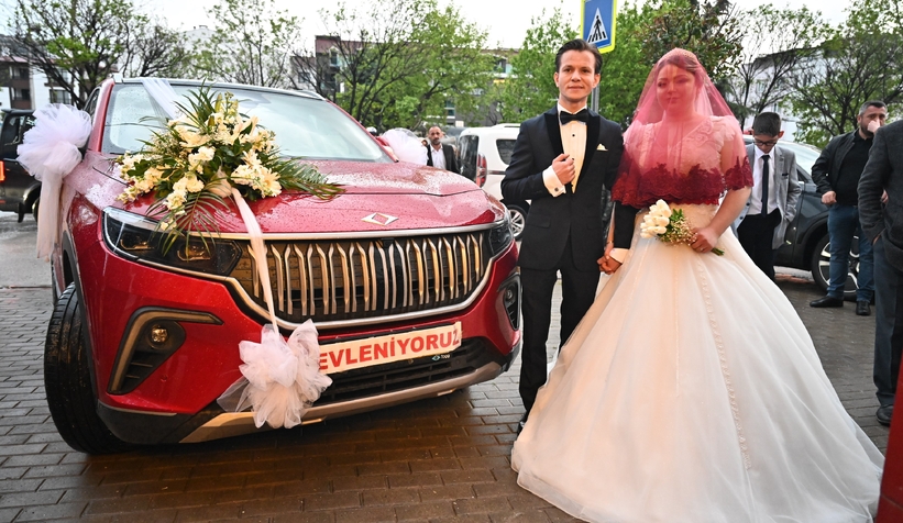 turkiyenin-otomobili-ilk-kez-gelin-arabasi-oldutwuzmlf1wj