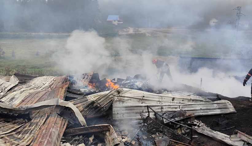 Turnalı Yaylası'nda 3 ev yandı