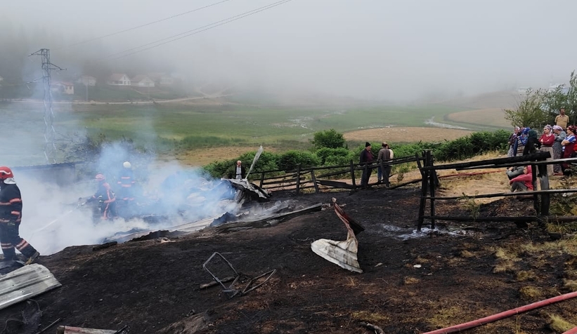 Turnalı Yaylası'nda 3 ev yandı