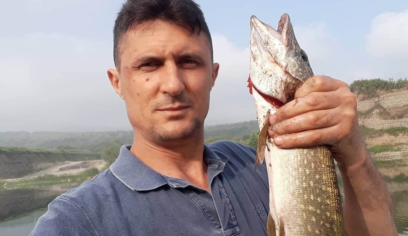 Tuttuğu balıklara yılan ortakçı çıktı!