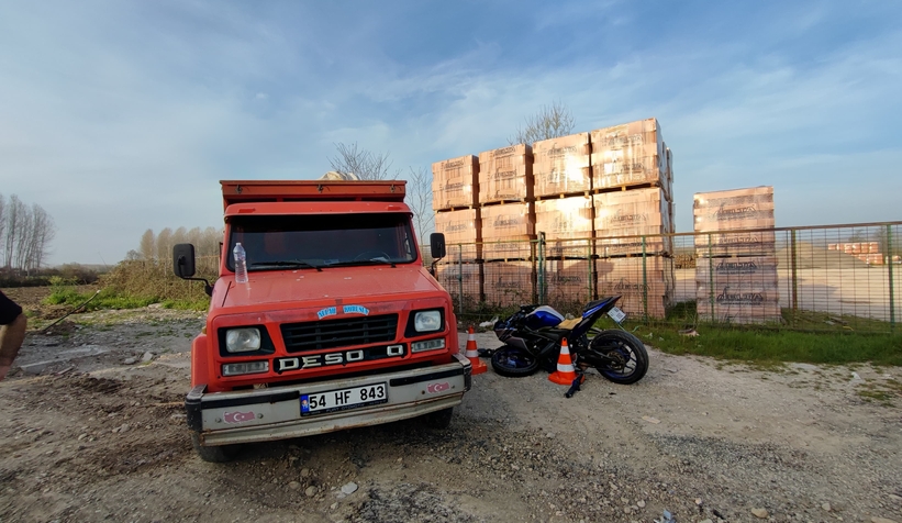 u-donusu-yapan-kamyonete-carpan-motosikletli-yaralanditxldew9zd3