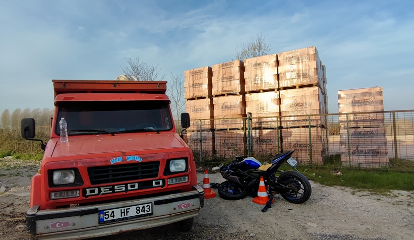 u-donusu-yapan-kamyonete-carpan-motosikletli-yaralanditxldew9zd3