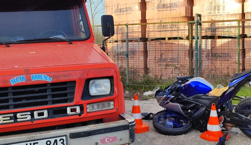 u-donusu-yapan-kamyonete-carpan-motosikletli-yaralanditxldew9zd3