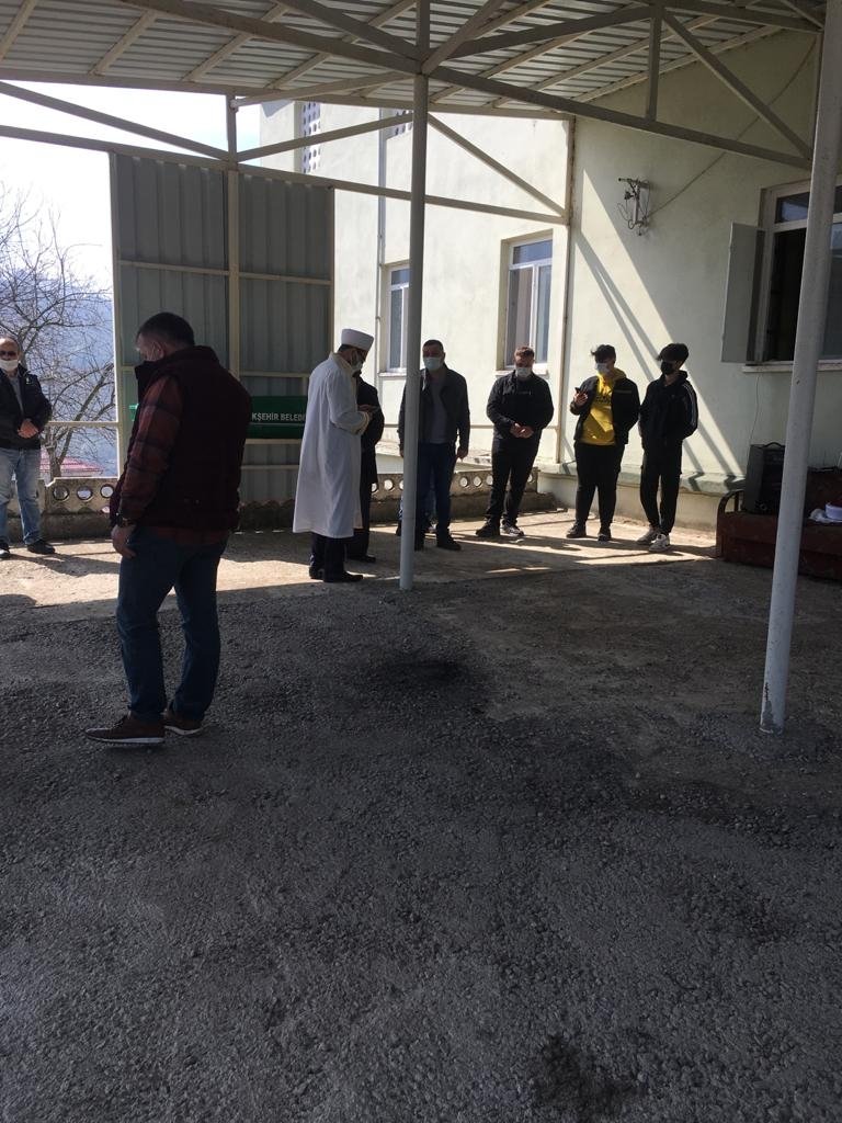 uc-cocuk-babasi-koronaya-yenik-dustuzvqyywpaah