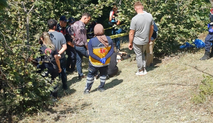 uc-cocuk-babasi-ot-bictigi-bahcede-olu-bulundunjdvqnl0ux